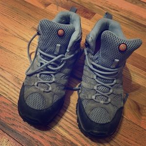 Women’s hiking boots